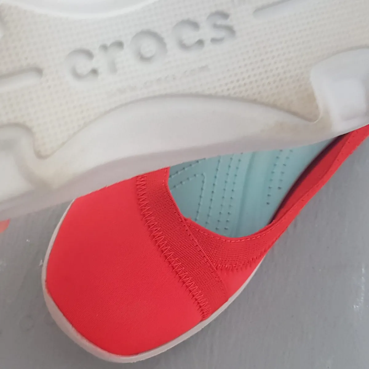 CROCS Crocs Women's Busy Day Stretch Flat, Flamme RED Colorway, US 9, UK 7, EU 40, Slip-On Ballerina Style, Signature CROCS CROSLITE Foam Footbeds, Original CROCS Clogs, Cosmopolitan, Unique Designer Shoes, Casual Sliders, Pop Culture, Cult Street Fashion - Photo 2
