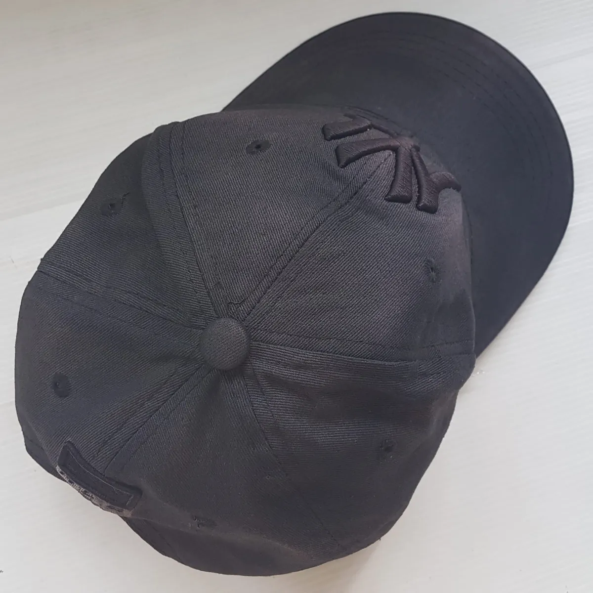New York Yankess Retro MLB Baseball Cap, New York Yankees Collection, Cosmopolitan, Cool NY Black Model, New York Details on Brim, Old MLB Label, Adjustable backstrap, Jockey Cap, Roadster, Sophistication, F1 Racing, Car Rally, Cult Street Fashion, Summer Holidays - Photo 2