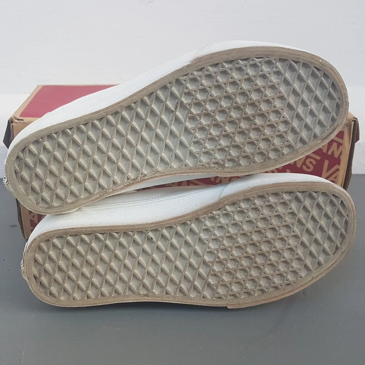 VANS Original Vans ComfyCush Old Skool True White Shoes, US 7.5, UK 5, EUR 38, CM 24, Signature Leather Tonat Side Stripes, OFF THE WALL, Timeless Classic, Pop Culture, Hip Hop, Rock Star, Sophistication, Cult Street Fashion, Everyday Shoes - Photo 7