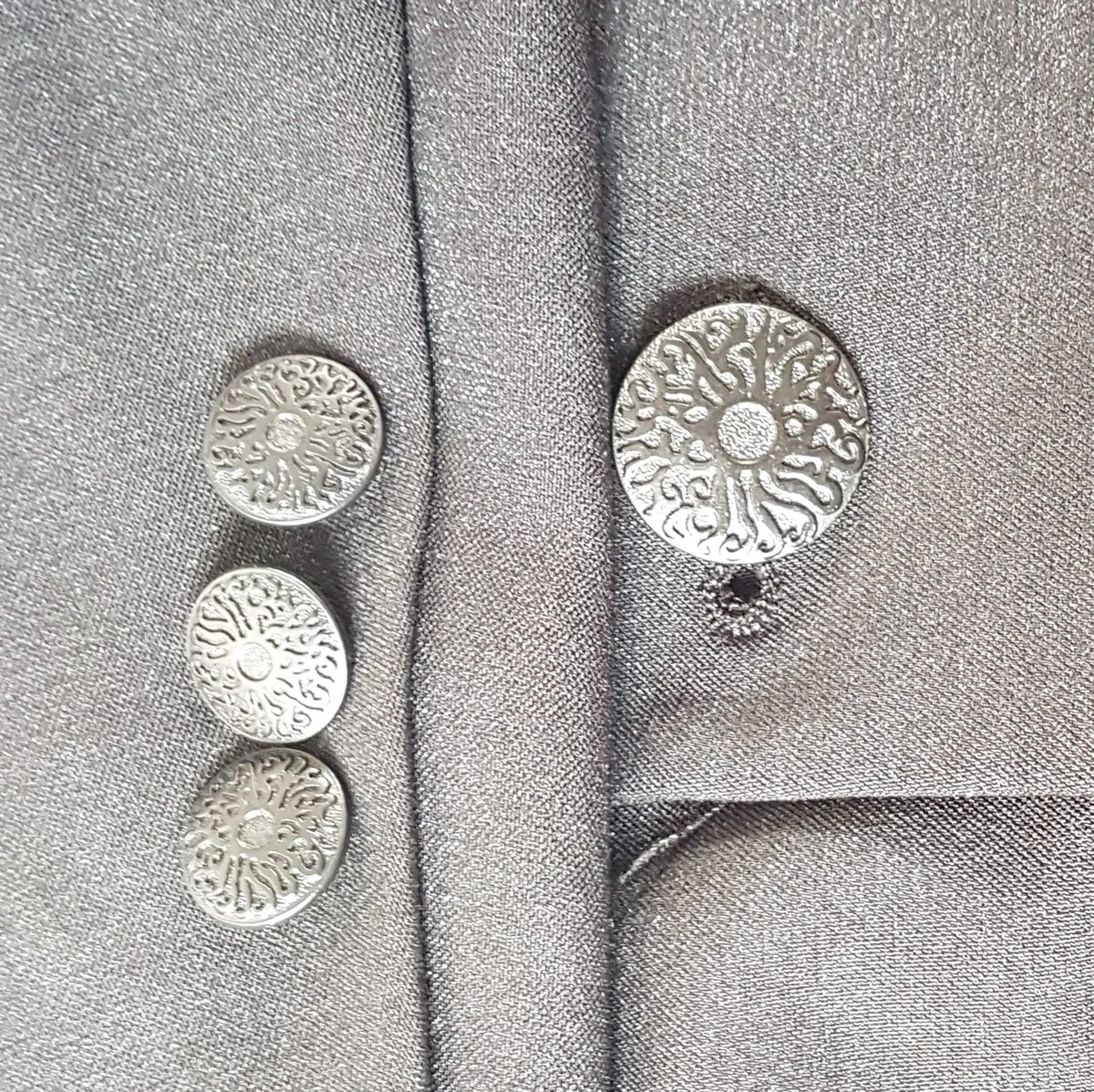 PONDIE PONDIE Men’s Collection, ITALIAN Black Tuxedo, Single Breasted Suits, Distinctive Western Styled Yokes, Angled Zippered Pockets, Classic Coat, Padded Shoulder, Two Front Buttons Blazer, LARGE Topcoat, Overcoat, Smart Office, Formal, Business Wear - Photo 3