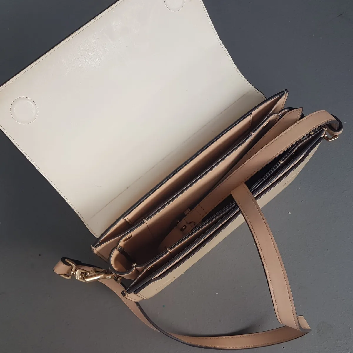 Charles & Keith CHARLES & KEITH Handbag, Cosmopolitan, Charles & Keith Two-Tone Mini Clutch Bag, Cool C&K Crossbody, Tan & Beige Body, Cream Flap, Envelope Shoulder Sling Bag, Timeless Classic, Minimalist Style, Pop Culture, Luxury Living, Everyday Fashion - Photo 5
