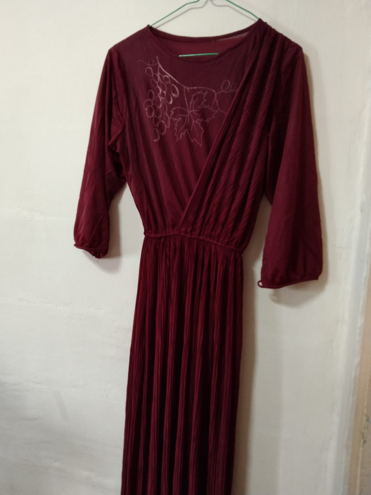 Elegant Burgundy Long-Sleeve Maxi Dress - Photo 2