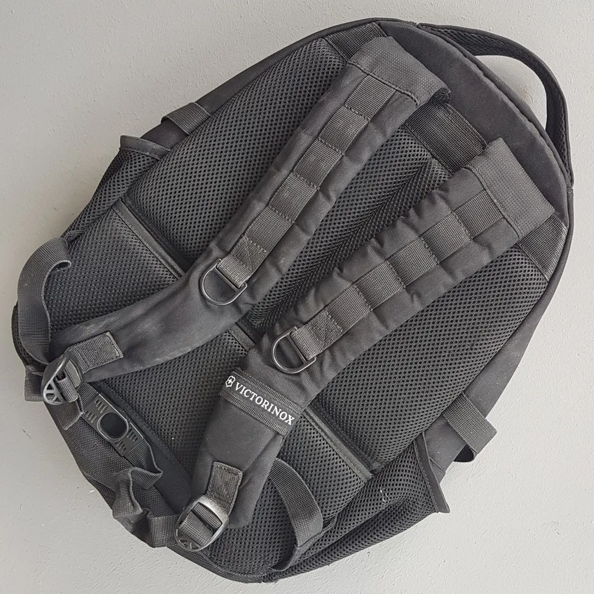 Victorinox SWISS Army Original Victorinox SWISS Army VX Sport EVO Compact Backpack, RETAIL $204, Black Haversack, Cool SWISS Cross Rucksack, Laptop bag, Padded Strap, Supportive Back Panel, Travel Pack, Cosmopolitan, Innovative Design, Sophistication, Streetwise, Everyday Bag - Photo 5
