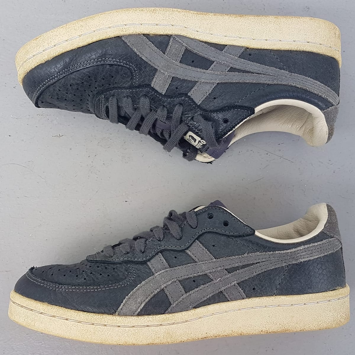 Onitsuka Tiger  Original Onitsuka Tiger GSM Designer Sneakers, US 5, EU 37.5, CM 23.5, Cosmopolitan, JAPAN, Black Leather Shoes, Gray Stripes, Sleek Tennis Model, Streetwise, Sophistication, Inspirational, RETAIL $230, Roadster, Urban Style, Pop Culture, Luxury Lifestyle - Photo 4