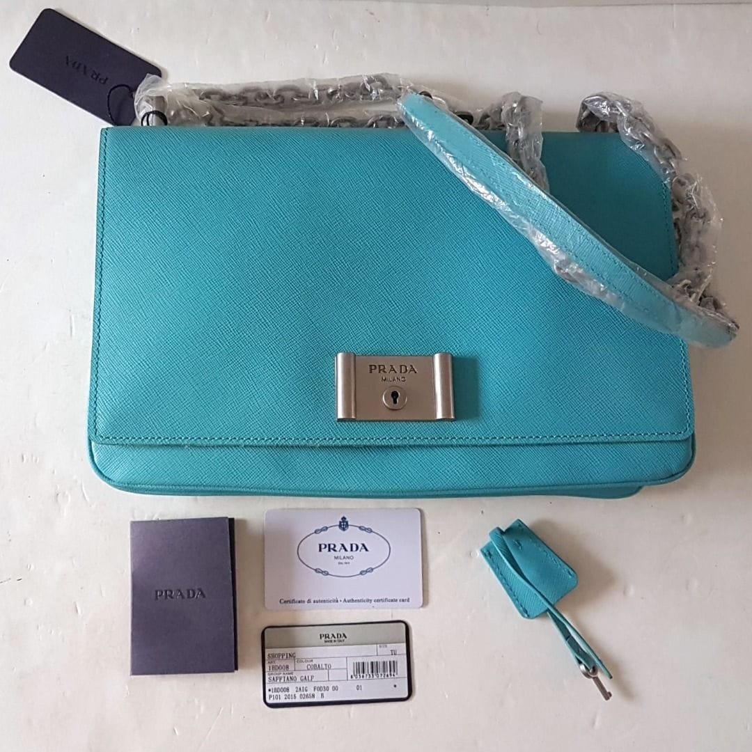 Prada PRADA Vitello Sling Bag, Original Prada Metal Closure, Prada Accordion Lock & Key Model, Made in ITALY, Retail $2400, Chain Strap, Leather Handbag, Sleek Design, Sophistication, Streetwise, Timeless Classic, Luxury Lifestyle, Pop Culture, Catwalk, Runway - Photo 5