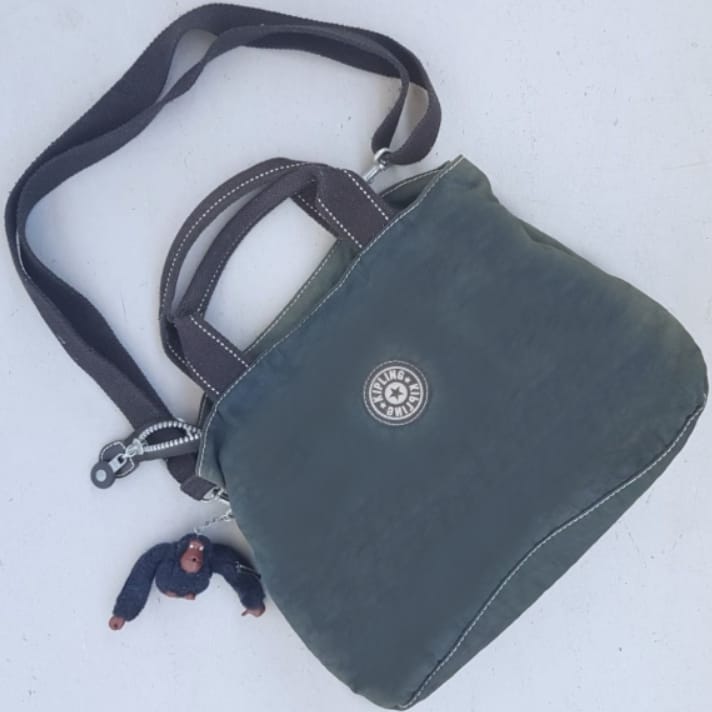 KIPLING Original KIPLING Tote Bag from Belgian, Cool Duffle Bag, Cosmopolitan, Sling, Crossbody, Handbag, Sleek Design, Kipling Monkey Display, Travel Pack, Urban Style, Luxury Living, Sophistication, Streetwise, Pop Culture, Cult Street Fashion, Timeless Appeal - Photo 4