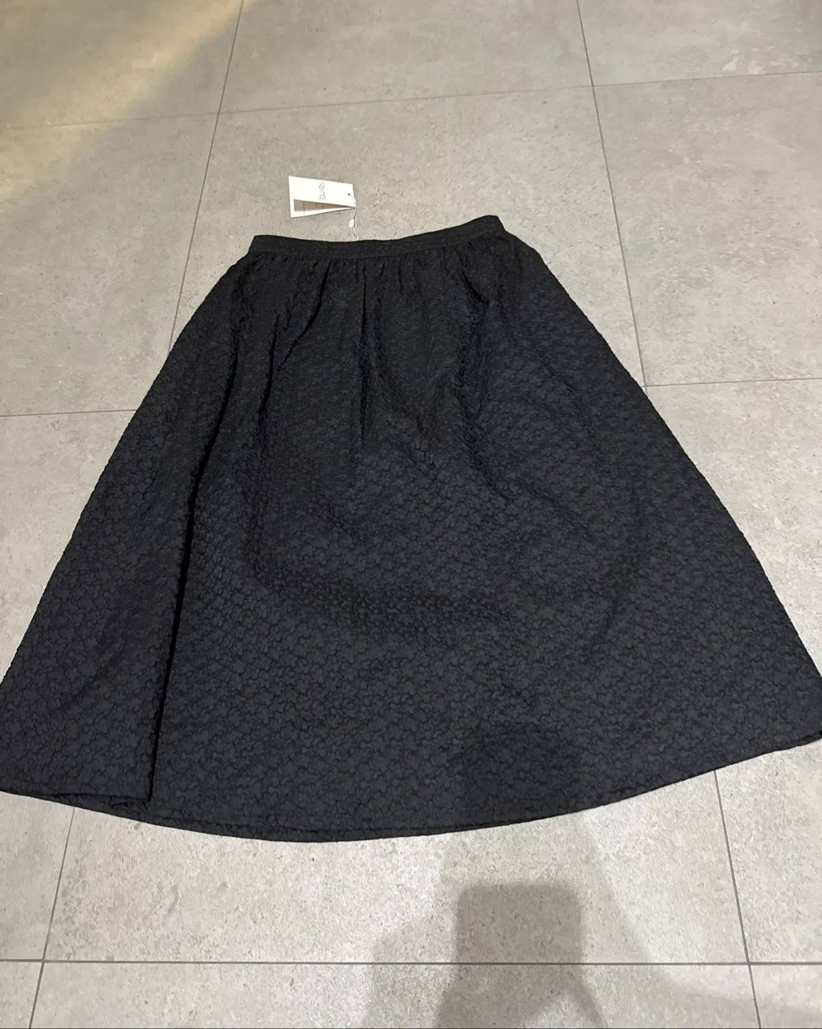 Fashmob Chic Textured Black Midi Skirt