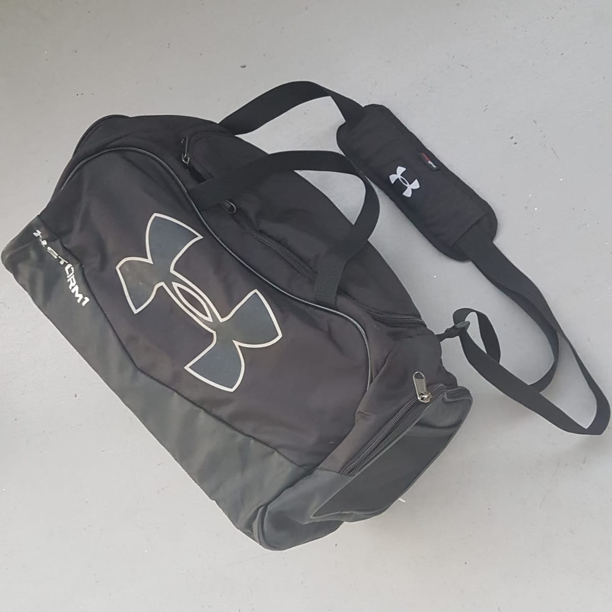 Original UNDER ARMOUR Undeniable 2.0 Duffle Bag, UA STORM 1 Model, USA, Gym Bag, Travel Pack, RETAIL $146, Heat Gear Shoulder Pad, Top & Side Handle, Tough Abrasion Resistant Bottom, Water Resistant Finish, Active Lifestyle, Streetwise, Pop Culture - Photo 3