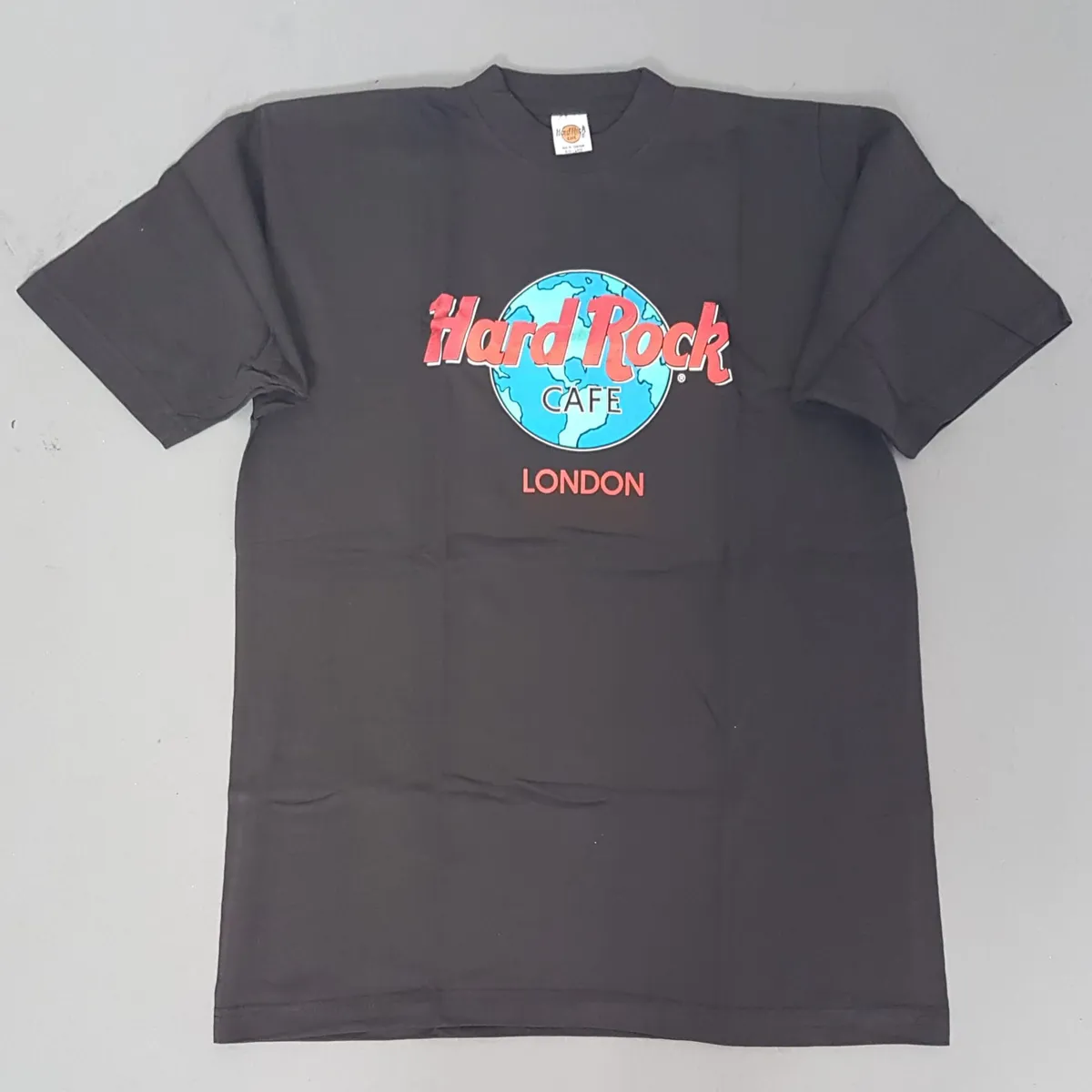 Vintage Hard Rock Cafe London T-Shirt, Cool Black Tee, LARGE Top, Classic Globe Logo, Cosmopolitan, Souvenir, Urban Style, Timeless Appeal, Ready-to-wear, Sophistication, Pop Culture, Hip Hop, Rock Star, Cult Street Fashion, Summer Holiday