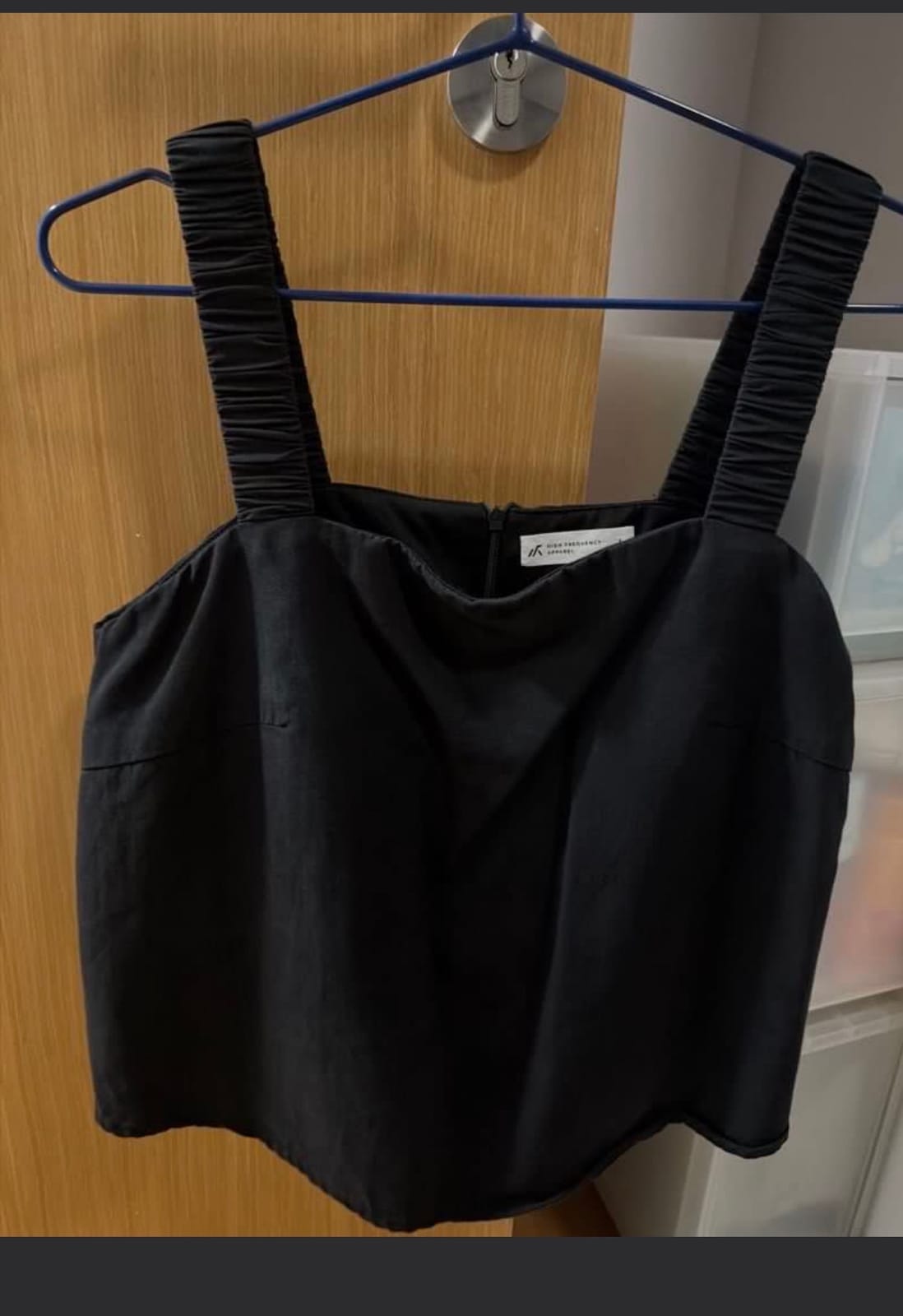 HFA Chic Sleeveless Black Top w/ Ruched Straps 😍 - Photo 2