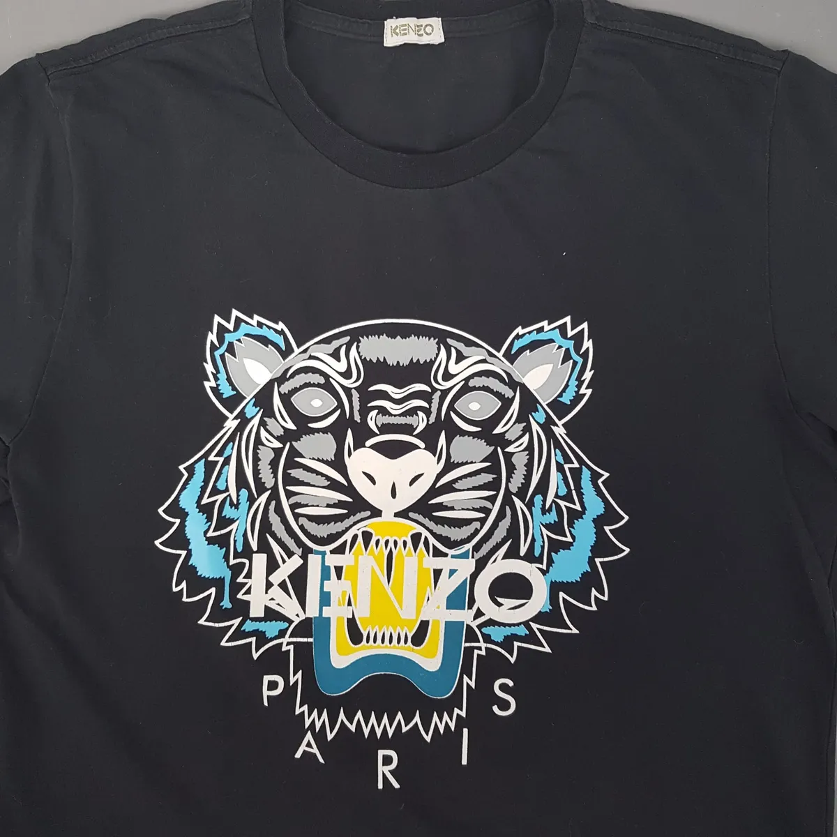 KENZO Original KENZO Paris T-Shirt, SMALL Black Top, Art Décor Shirt, Multi-Color TIGER Logo, Graphic Tee, Luxury Living, Cosmopolitan, Urban Style, Timeless Classic, Ready-to-wear, Japanese Designer, Italian Workmanship, Sophistication, Cult Street Fashion - Photo 2