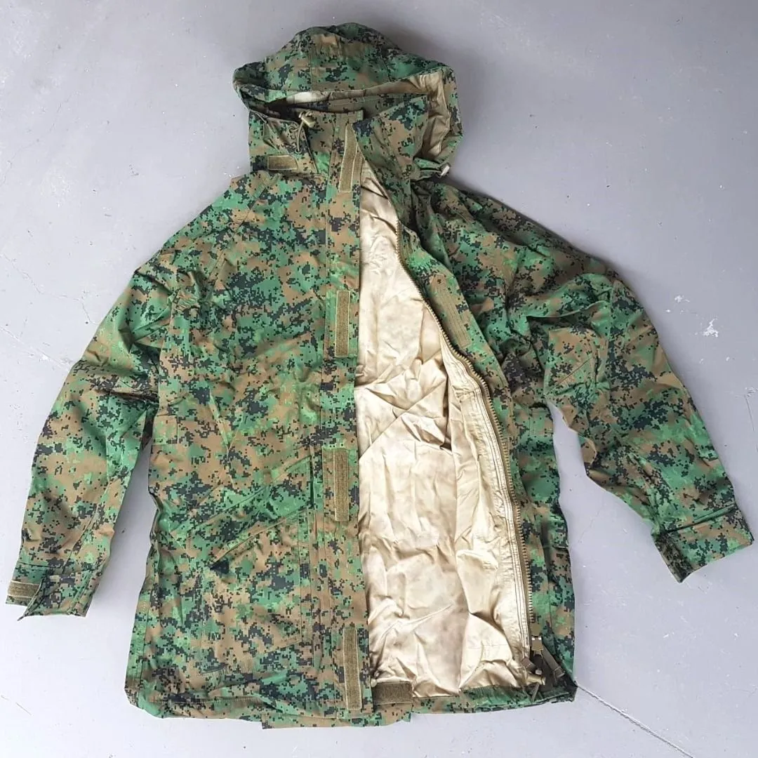 CAMO Retro Camouflage Raincoat with Drawstring Bag, LARGE, Hoody Rain Jacket, Waterproof CAMO Coat, Outerwear, Gore-Tex Jacket, Double Security, Zipper & Velcro Front, Back with Luminous strap, Adventure Gear, Hiking, Trekking - Photo 10