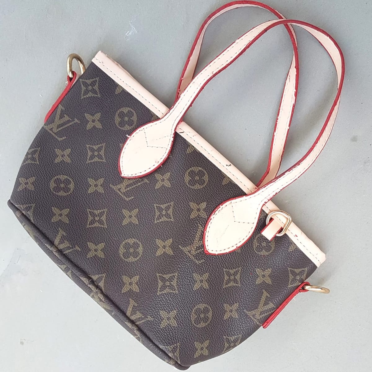 Louis Vuitton Exclusive Louis Vuitton Bag, LV Monogram Tote Bag, Cosmopolitan, LV Hand carry, Crossbody, Sling Bag, Made in FRANCE, Continental, Luxury Handbag, Duffel, Sleek Design, Inspirational, Sophistication, Streetwise, Pop Culture, Cult Street Fashion, Urban Style - Photo 10