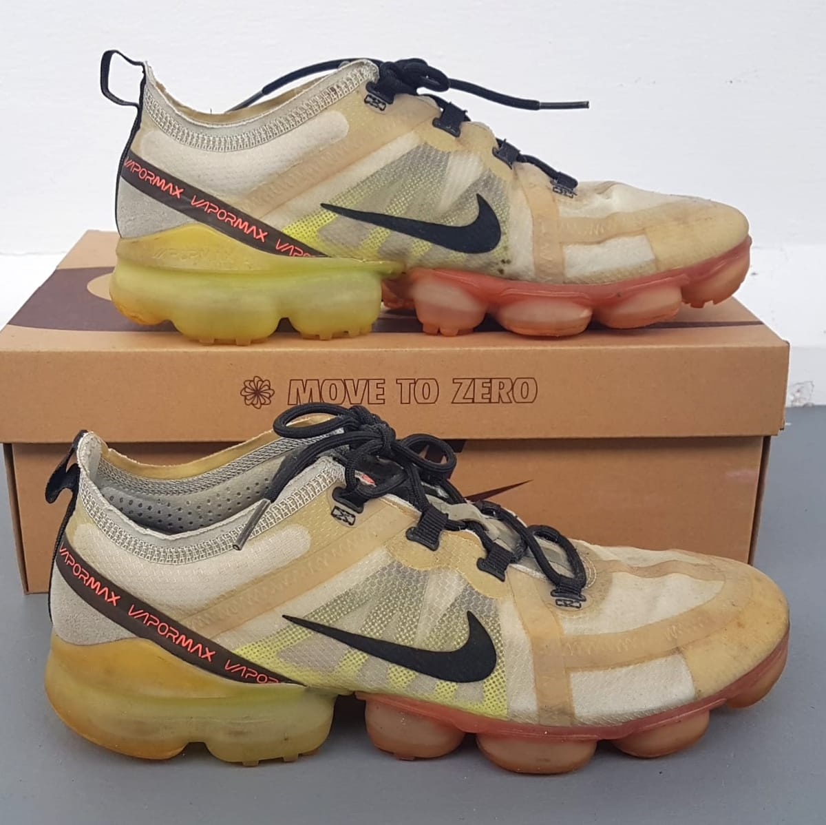 Nike Original Nike Air Vapor Max 2019 Sneakers, Gray, Beige, Gold & Yellow Colorway, Cosmopolitan, US 9.5, UK 8.5, EU 43, CM 27.5, NIKE Running Shoes, Sleek Design, Urban Style, Timeless Appeal, Sophistication, Streetwise, Pop Culture, Cult Street Fashion - Photo 2