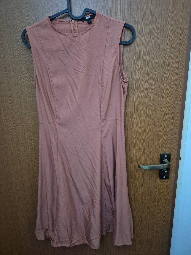 Uniqlo Sleeveless Dress - Super Chic & Comfy!
