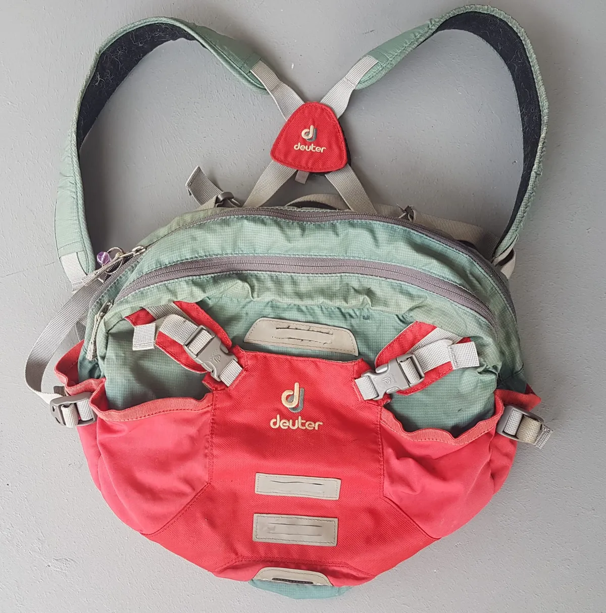 Original Deuter X-Hippack L Shoulder Bag, Red & Lime Green Model, RETAIL $78, Fanny Pack, Waist Bag, Cool Backpack, X-Shaped Adjustable Shoulder Strap, Waist Buckle, Padded Mesh Back, Cosmopolitan, Travel Pack, Outdoor Gear, Hiking, Trekking, Cycling