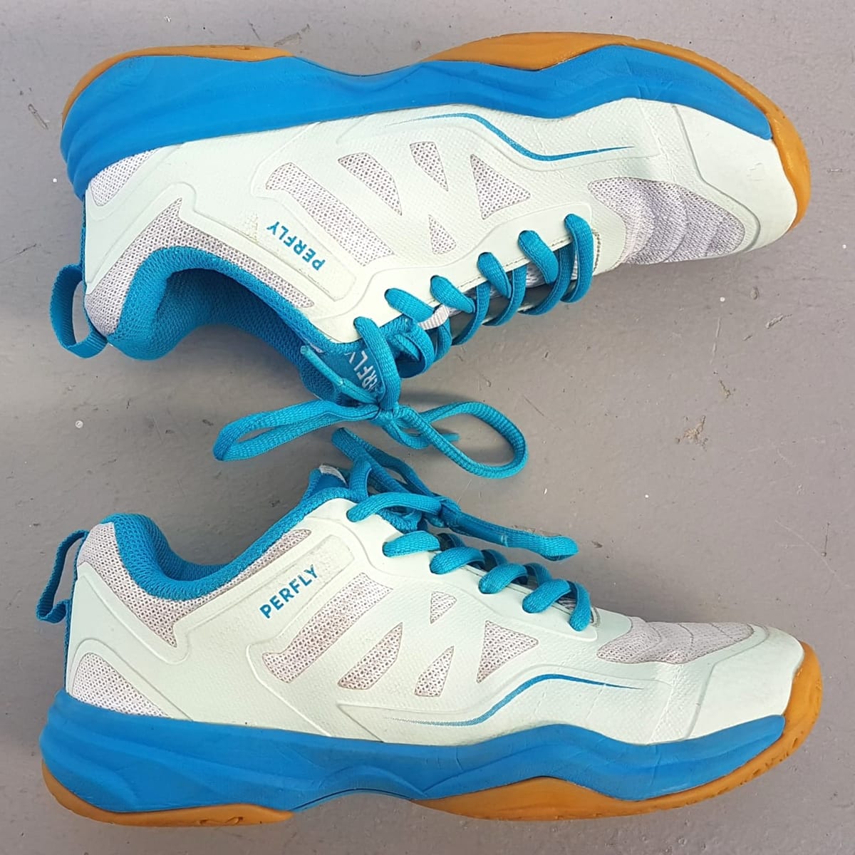 Decathlon Decathlon PERFLY BS 500 Badminton Shoes, Cool Jade, White & Sky Blue Model, US 4, UK 3, EUR 36, CM 22.5, Cosmopolitan, Roadster, Good Balance of Cushioning & Breathability, Streetwise, Sophistication, Urban Style, Pop Culture, Cult Street Fashion - Photo 6