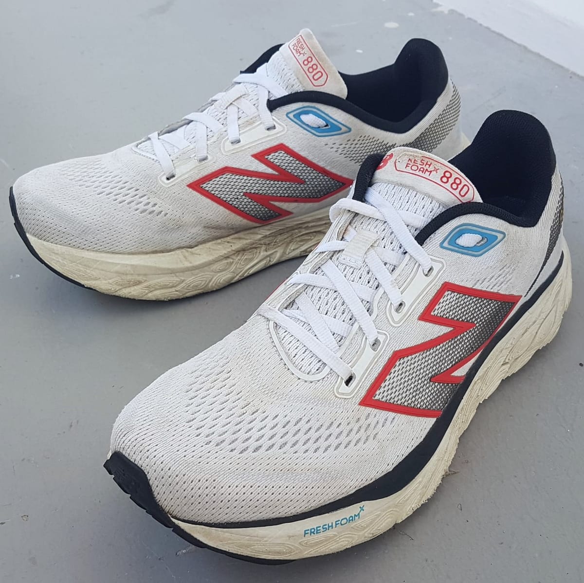 New Balance Original New Balance Running Shoes, Fresh Foam X 880 Model, NB Designer Sneakers, US 10, UK 9.5, EUR 44, CM 28, Cosmopolitan, Roadster, Sleek White, Neo Flame & Black Design, Streetwise, Trainer, Sophistication, Urban Style, Pop Culture, Cult Street Fashion - Photo 2