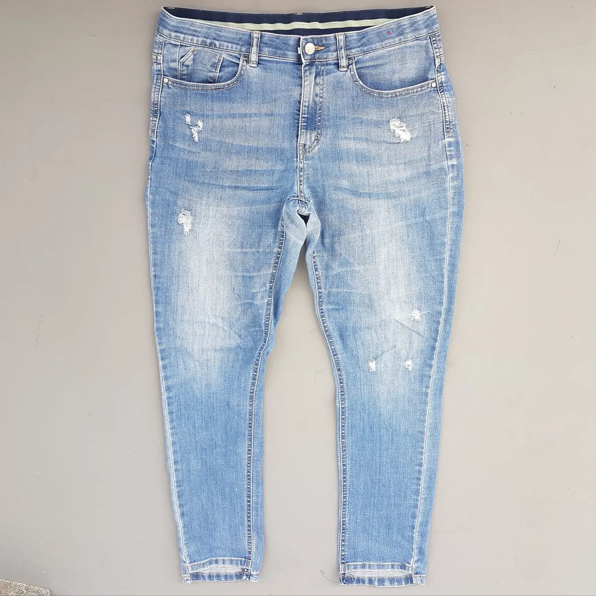 Original BOSSINI Light Washed Denim Jeans, Cosmopolitan, Cool Distressed Bottoms, Bootcut Model, Size 29, Pop Culture, Hip Hop, Rock Star, Cult Street Fashion, Urban Style, Timeless Appeal, Sophistication, Streetwise, Trendy Apparels