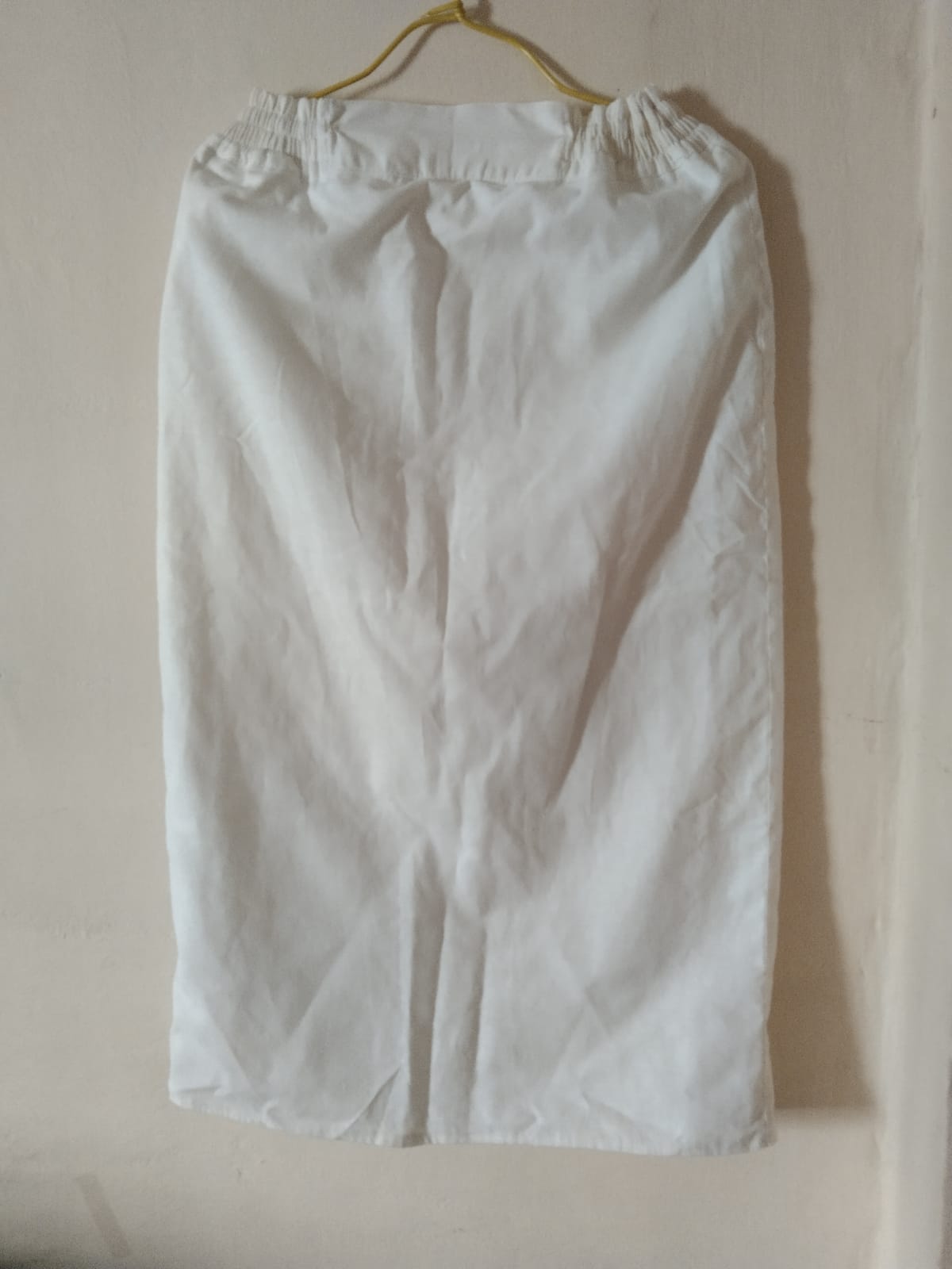 Minimalist White Elastic-Waist Skirt