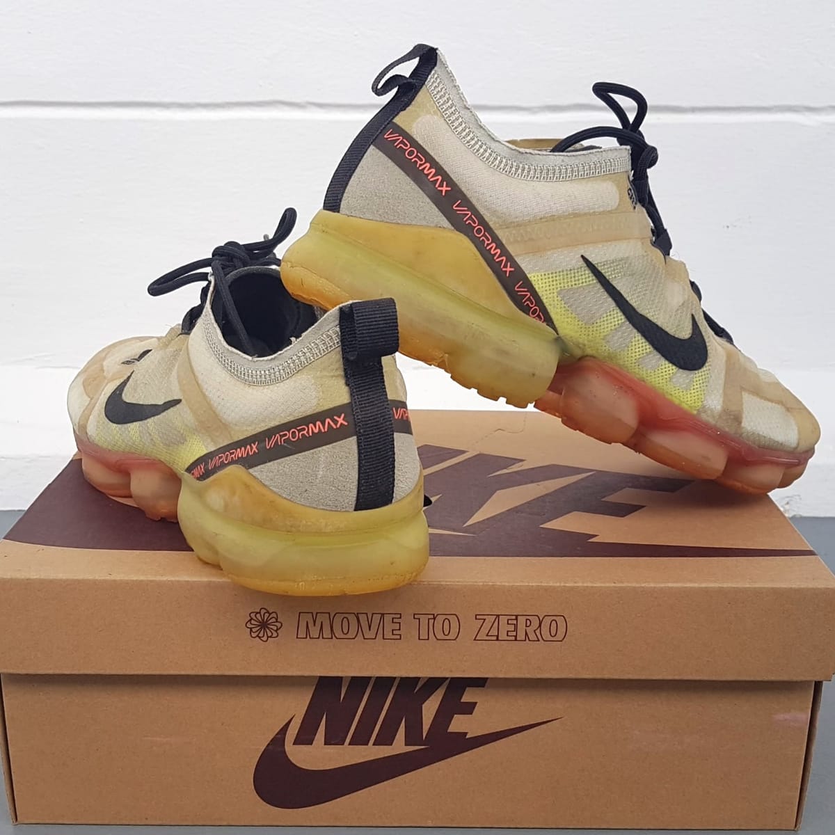 Nike Original Nike Air Vapor Max 2019 Sneakers, Gray, Beige, Gold & Yellow Colorway, Cosmopolitan, US 9.5, UK 8.5, EU 43, CM 27.5, NIKE Running Shoes, Sleek Design, Urban Style, Timeless Appeal, Sophistication, Streetwise, Pop Culture, Cult Street Fashion - Photo 7