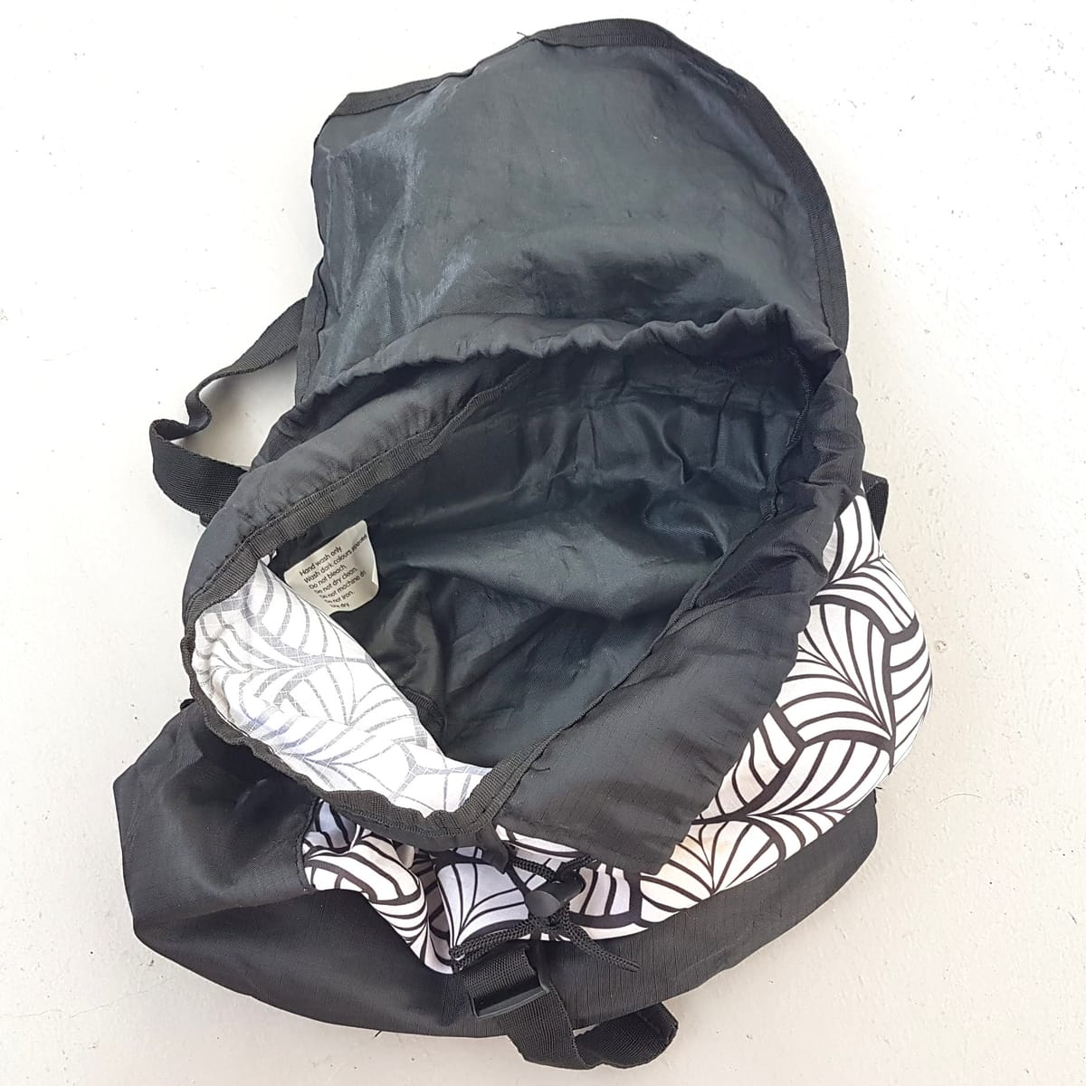 MILO Original MILO Backpack, Black & White Rucksack, Cool Nestle Milo Haversack, Cosmopolitan, Sleek Design, Travel Pack, Sophistication, Streetwise, Timeless Appeal, Pop Culture, Cult Street Fashion, Milo Souvenir, Memento, for Hobbyist, Collector - Photo 4