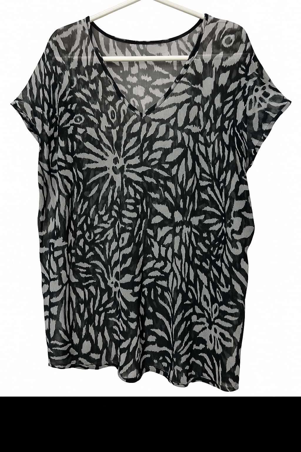 Unbranded Sheer Black and White V-Neck Pool/Beach Cover (M-L)