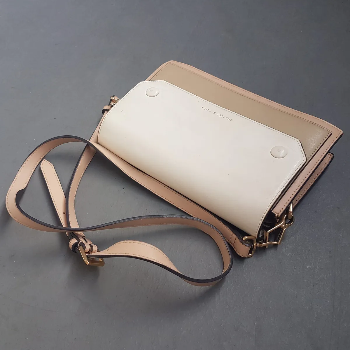 Charles & Keith CHARLES & KEITH Handbag, Cosmopolitan, Charles & Keith Two-Tone Mini Clutch Bag, Cool C&K Crossbody, Tan & Beige Body, Cream Flap, Envelope Shoulder Sling Bag, Timeless Classic, Minimalist Style, Pop Culture, Luxury Living, Everyday Fashion - Photo 3