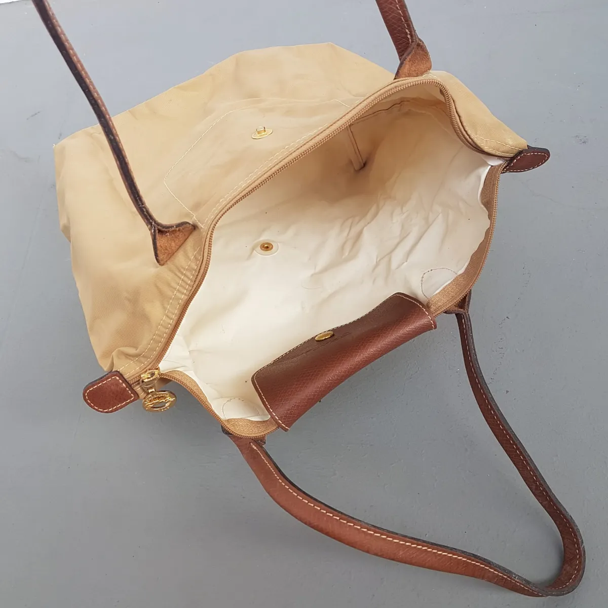 Longchamp Original LONG CHAMP Tote Bag, Beige Longchamp Le Pliage Nylon Handbag, Shoulder Straps, Snap-Flap Closure, Cosmopolitan, Haute Couture, Luxury Handbag, Urban Style, Pop Culture, Sophistication, Streetwise, Your Everyday Bag - Photo 5