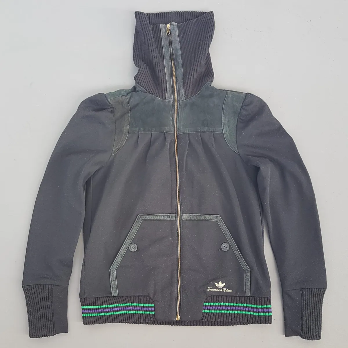 Adidas Retro Adidas Zipper Jacket, Adidas Sample Model, Cosmopolitan, Adidas Championship Edition on Centre Court since 1949, Heritage Black Tracksuit, High Collar, Vintage Coat, Sweatshirt, Outerwear, Sophistication, Pop Culture, Cult Street Fashion - Photo 5
