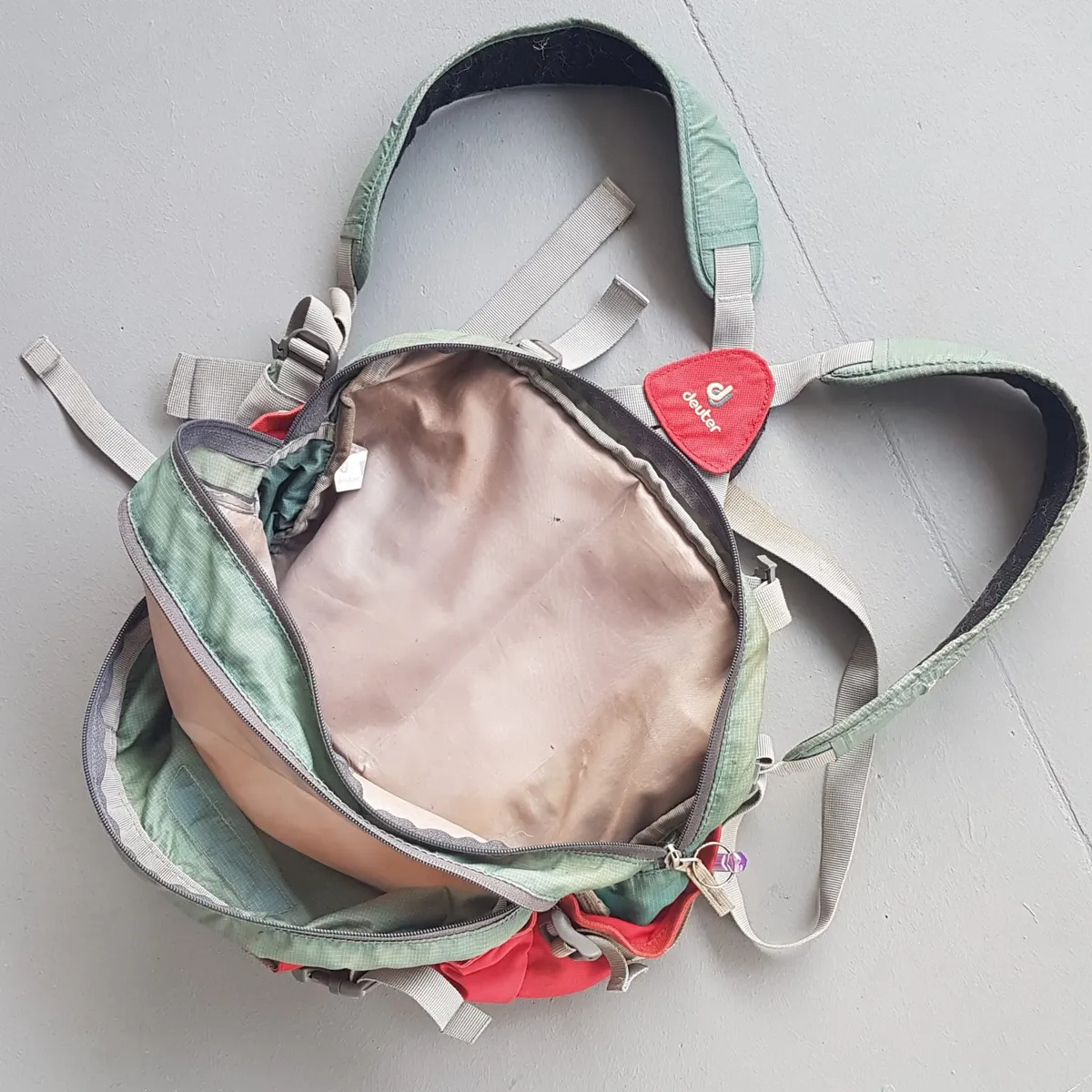 DEUTER Original Deuter X-Hippack L Shoulder Bag, Red & Lime Green Model, RETAIL $78, Fanny Pack, Waist Bag, Cool Backpack, X-Shaped Adjustable Shoulder Strap, Waist Buckle, Padded Mesh Back, Cosmopolitan, Travel Pack, Outdoor Gear, Hiking, Trekking, Cycling - Photo 8
