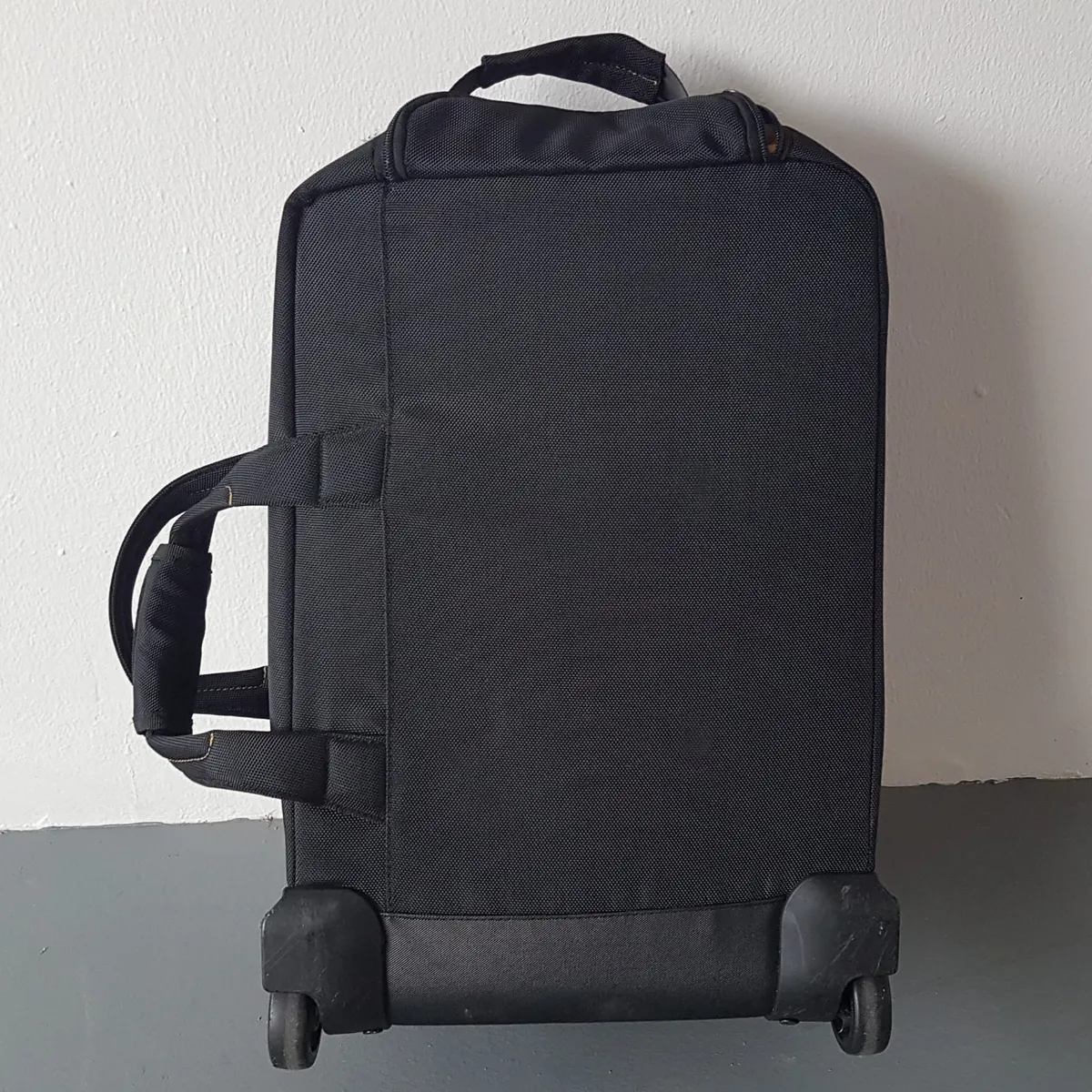 American Tourister, SAMSONITE Original American Tourister Travel Bag, by Samsonite, Retail $300+, Luxury Black Briefcase, Business Pack, Smart Hand carry, Cool Cabin 34 Liter Capacity Designer Luggage, Wheel Trolley, Retractable Handle, Cosmopolitan, Overnighter, Cult Street Fashion - Photo 2