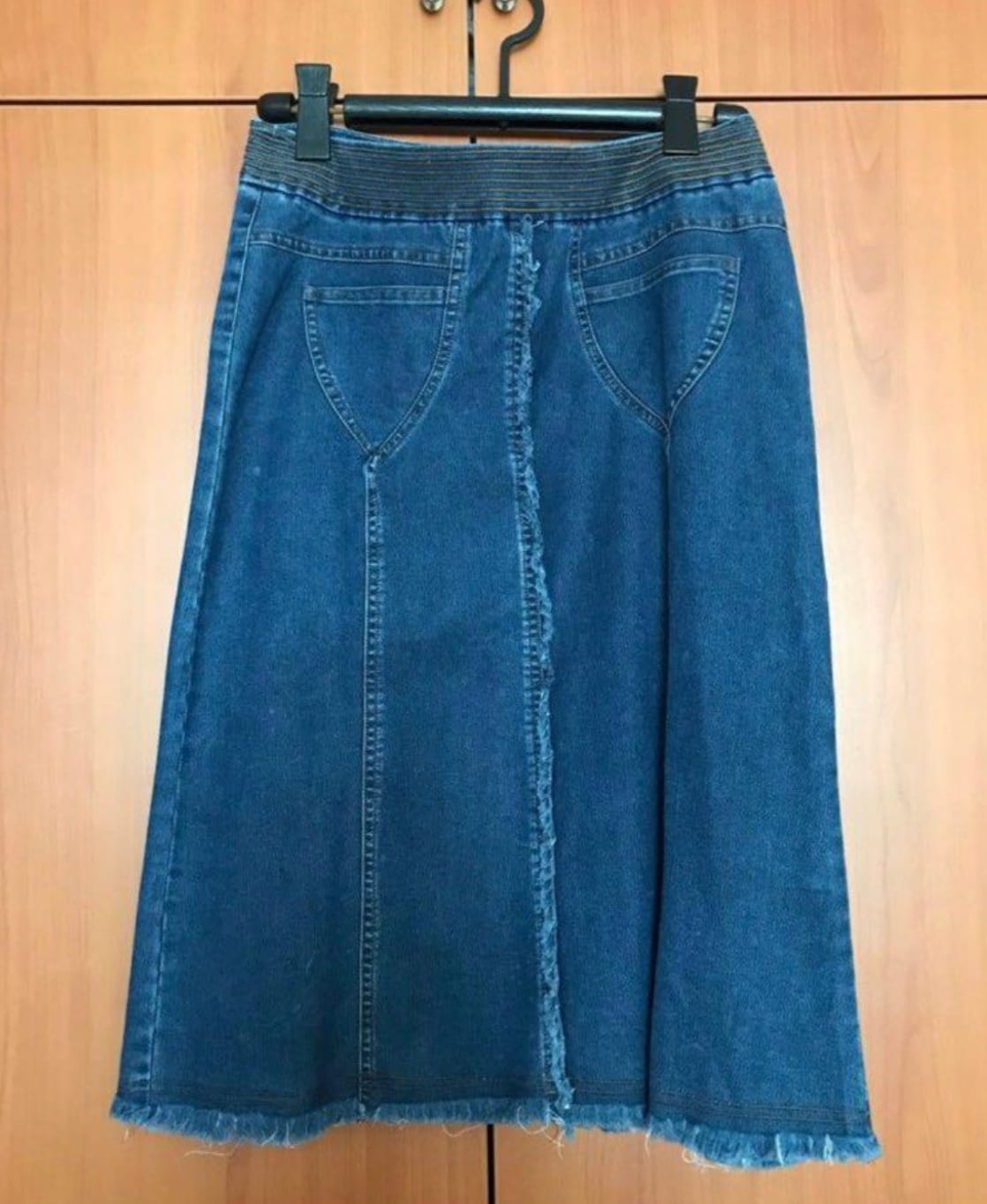 Chic Denim Midi Skirt with Frayed Hem