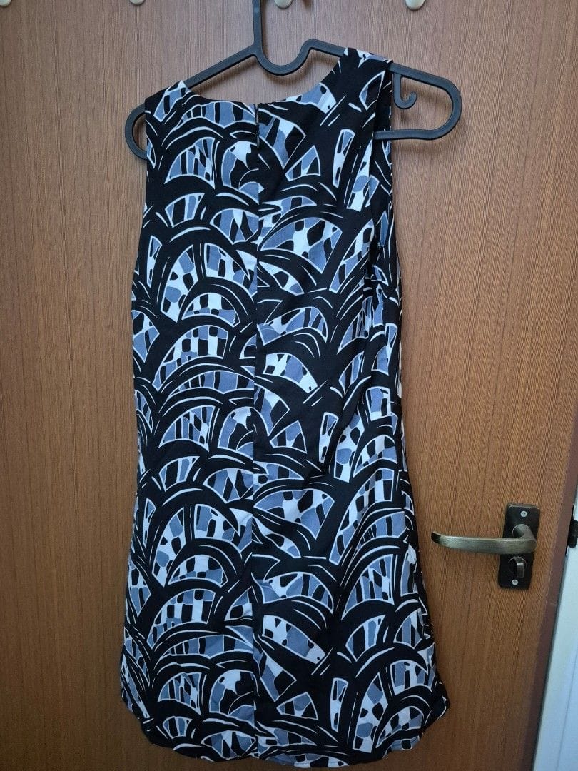 Glamorous Chic XS Glamorous Sleeveless Dress – Perfect for Day or Night