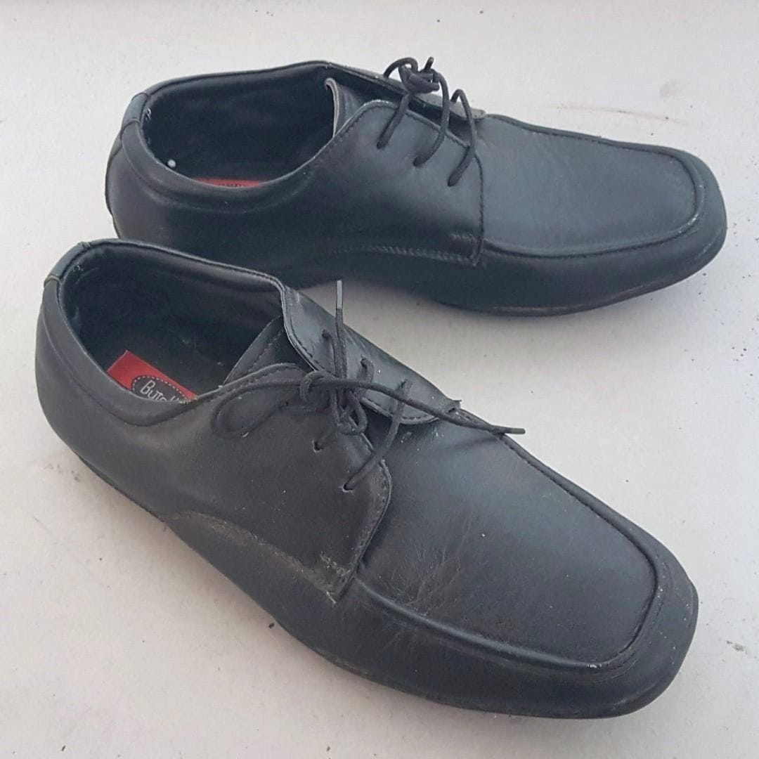 Sleek Black BUTELLO Loafers | UK 8, Timeless Vibes - Photo 3