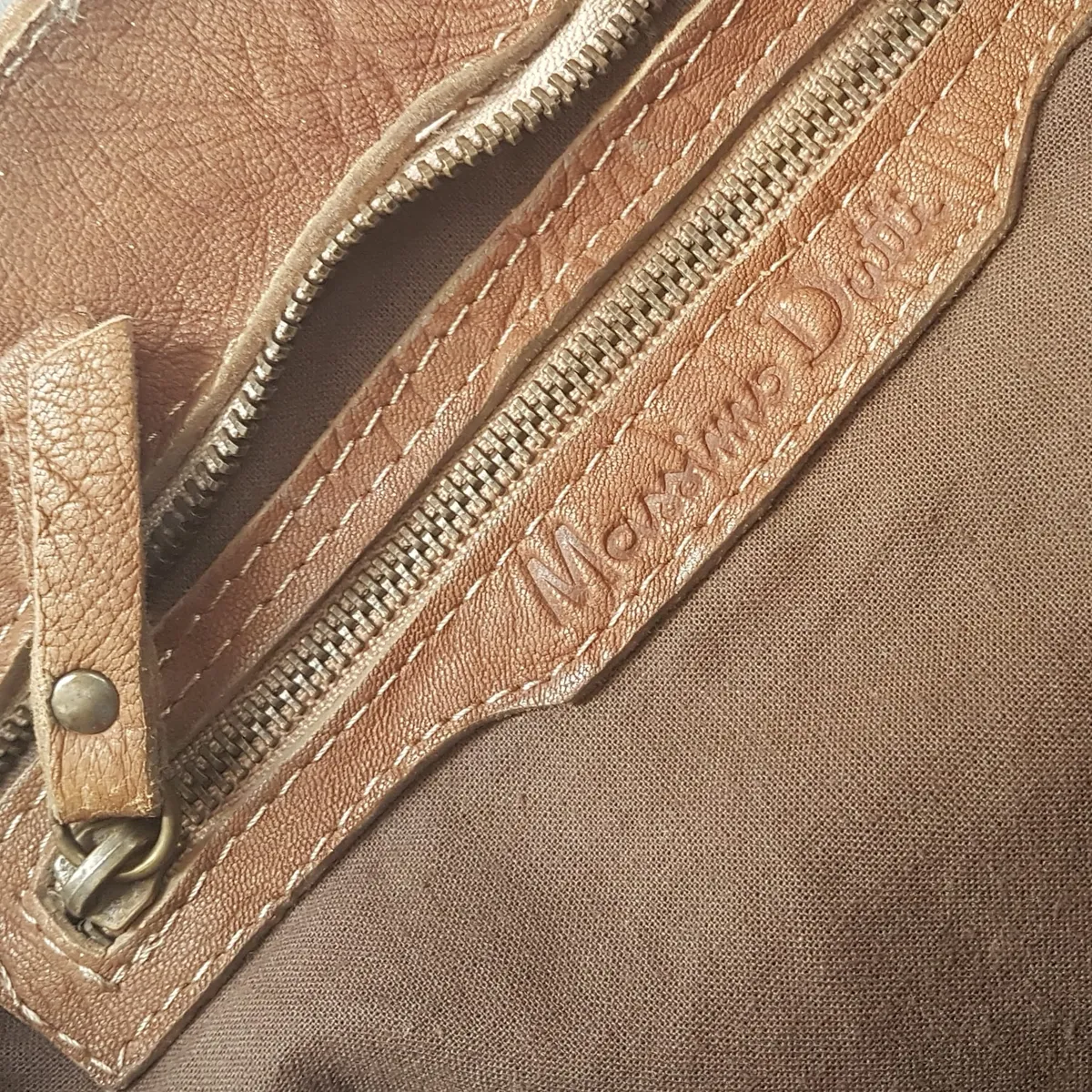 Massimo Dutti  Original Massimo Dutti Tote Bag, Peach-Tone Brown Leather Bag, Double Shoulder Straps, Distinctive Buckle Accents, Decorative Tassel Charm, Luxury Shoulder Bag, Duffel, Hand Carry, Cosmopolitan, Spacious Handbag, Sophistication, Everyday Bag - Photo 6