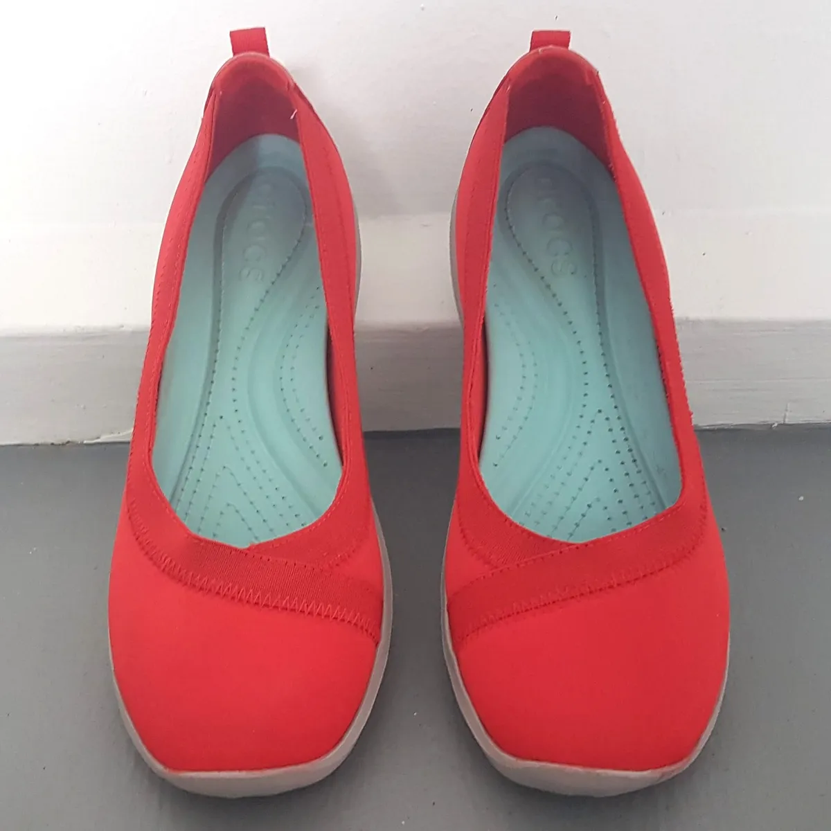 CROCS Crocs Women's Busy Day Stretch Flat, Flamme RED Colorway, US 9, UK 7, EU 40, Slip-On Ballerina Style, Signature CROCS CROSLITE Foam Footbeds, Original CROCS Clogs, Cosmopolitan, Unique Designer Shoes, Casual Sliders, Pop Culture, Cult Street Fashion - Photo 8