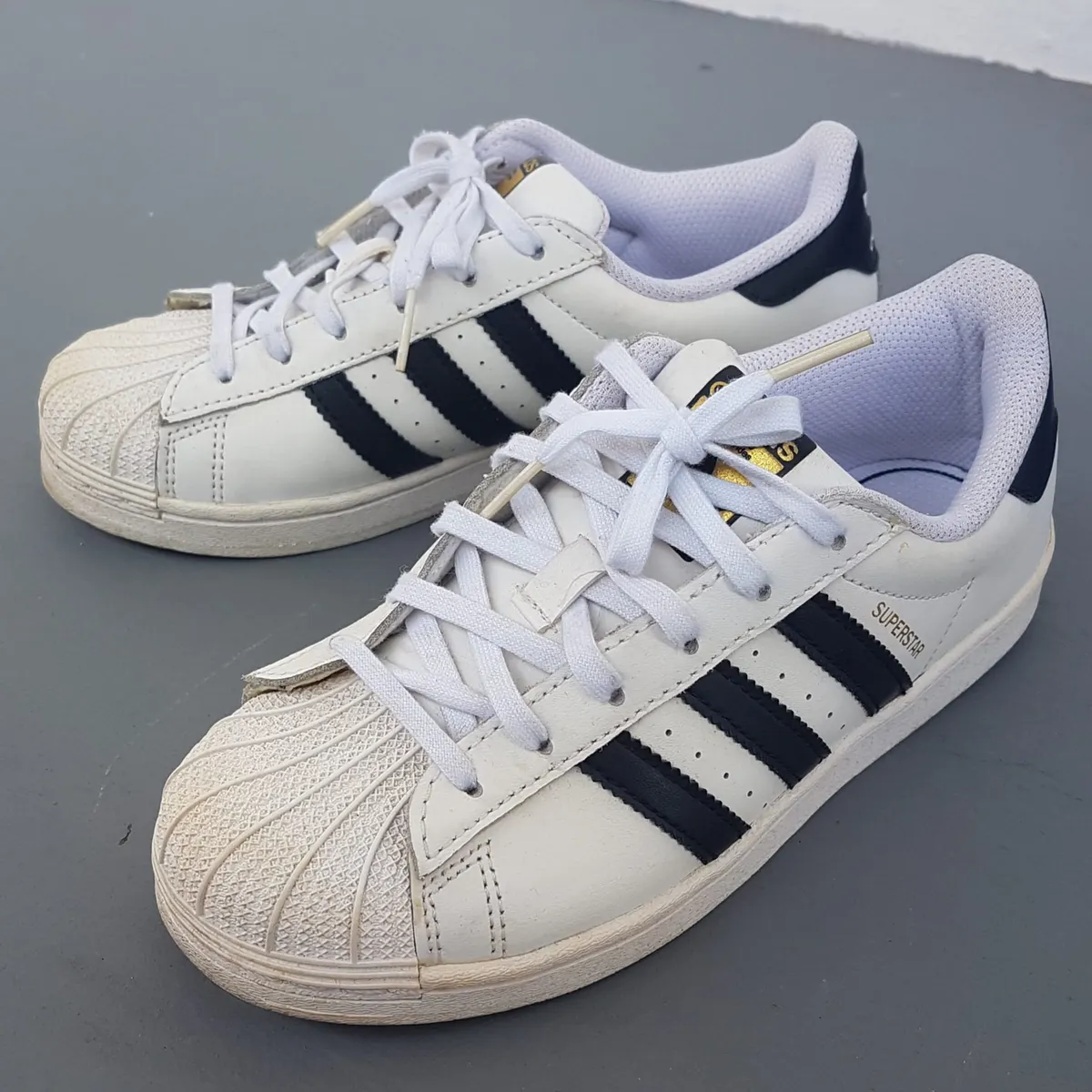 Adidas Original Adidas Superstar Sneakers, Black & White Leather Shoes, Cosmopolitan, US 3, UK 2.5, EUR 35, Signature White Shell Toe, Sophistication, Streetwise, Pop Culture, Hip Hop, Rock Star, Roadster, Cult Street Fashion, Timeless Appeal, Everyday Shoes - Photo 8