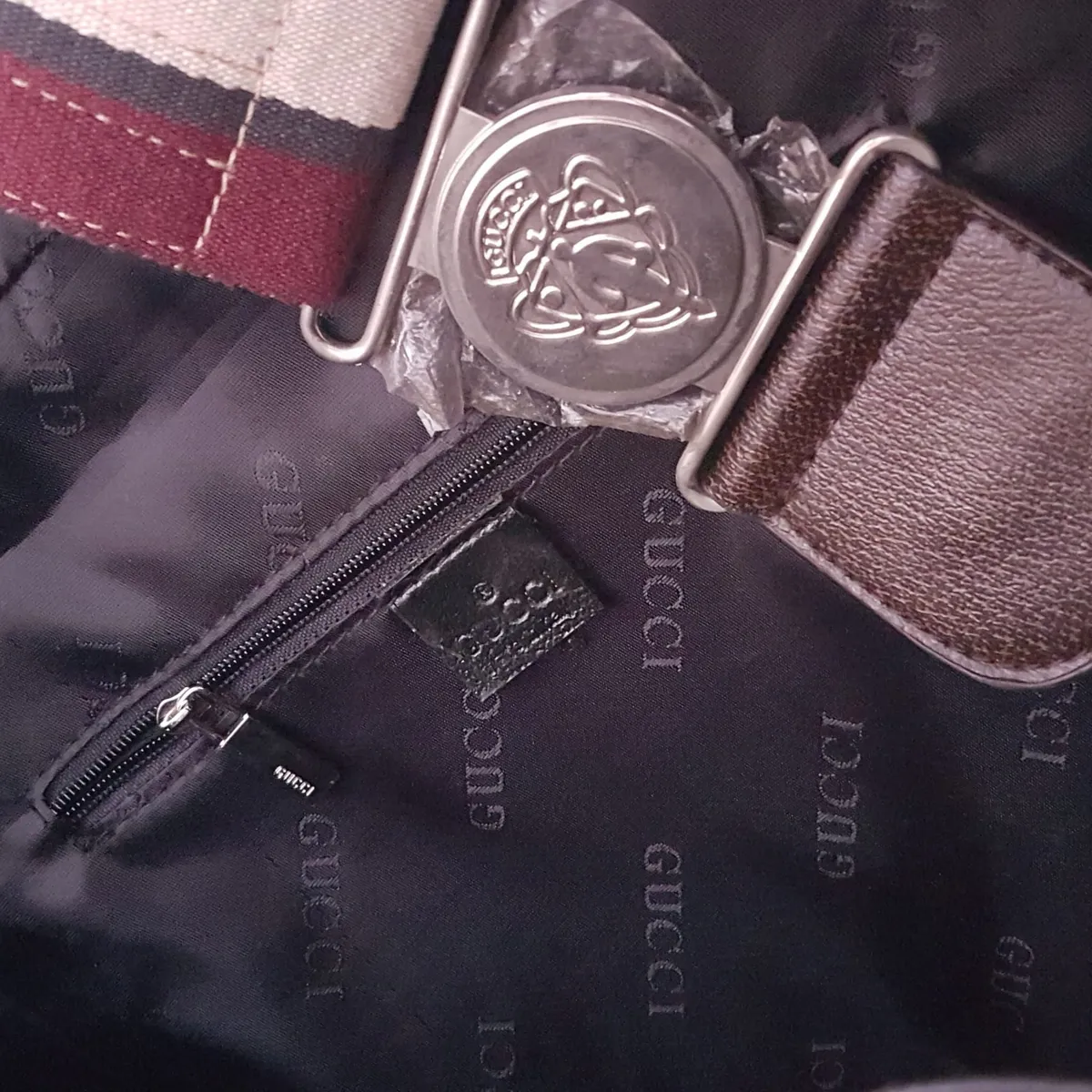 Gucci Retro GUCCI Tote Bag, ITALY, Gucci GG Monogram, Brown & Beige, Distinctive Gucci Crest Enclosure, Cosmopolitan, Duffle, Boston Bag, Luxury Living, Everyday Handbag, Urban Style, Sophistication, Timeless Appeal, Cult Street Fashion - Photo 5