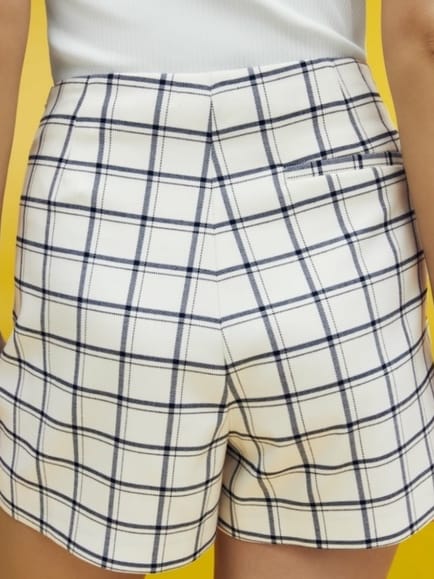 ZARA Ecru/Black Checked Bermuda Skort (M) - Photo 2