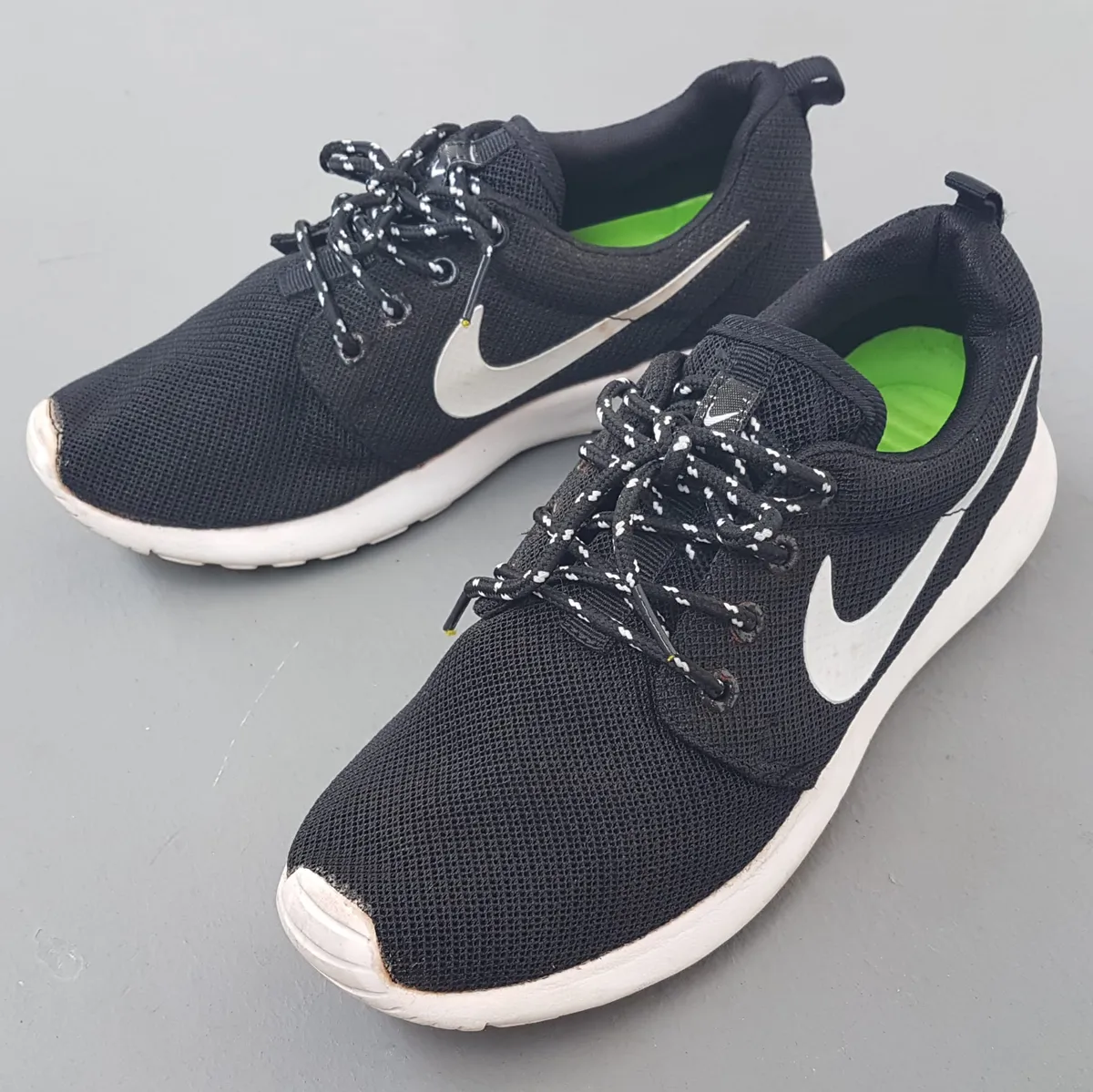 Nike Original NIKE Running Shoes, Roshe One Model, US 7, UK 6, EUR 39, CM 25, Cool Black & White Sneakers, Cosmopolitan, Sleek Patterned Laces, Timeless Appeal, Sophistication, Streetwise, Pop Culture, Hip Hop, Rock Star, Cult Street Fashion, Roadster - Photo 5