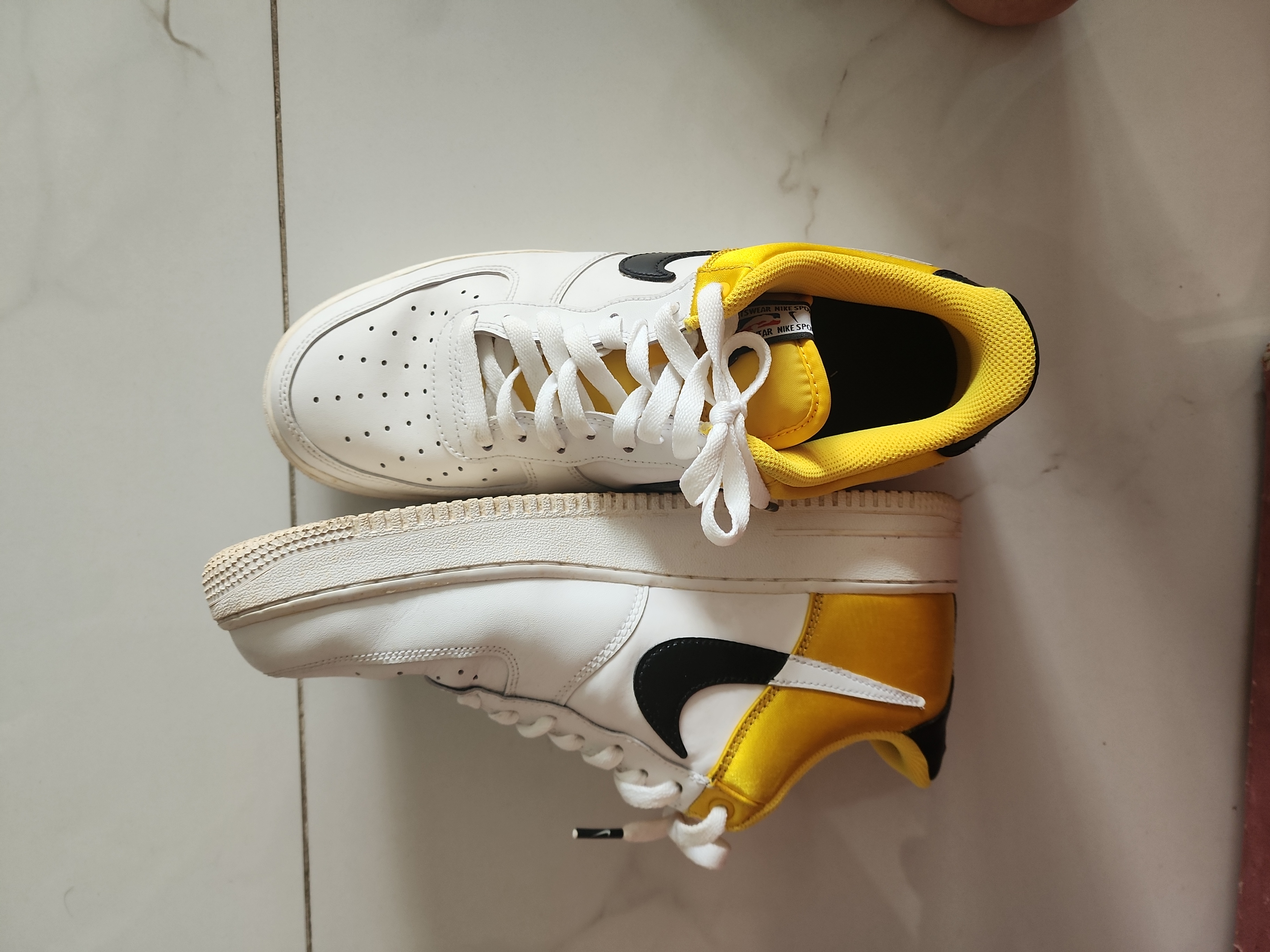 Nike Vibrant Nike Air Sneakers - Photo 3