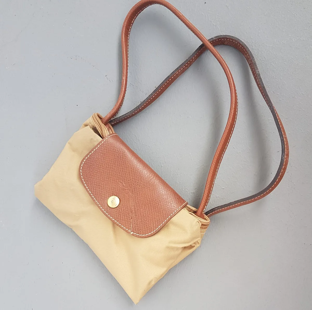 Longchamp Original LONG CHAMP Tote Bag, Beige Longchamp Le Pliage Nylon Handbag, Shoulder Straps, Snap-Flap Closure, Cosmopolitan, Haute Couture, Luxury Handbag, Urban Style, Pop Culture, Sophistication, Streetwise, Your Everyday Bag - Photo 3