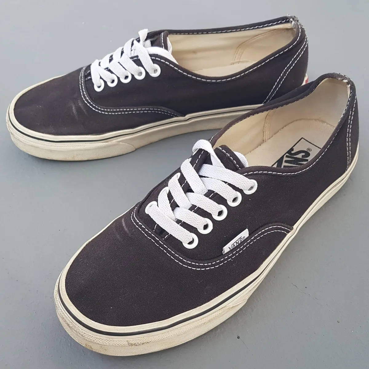 Original Vans Black Canvas Shoes, Cosmopolitan, US 8, UK 7, EUR 40.5, CM 26, Classic VANS Sneakers, Old Skool, Pop Culture, Hip Hop, Rock Star, Urban Style, Cult Street Fashion, Sophistication, Streetwise, Roadster, Stunt, Skate, Surf