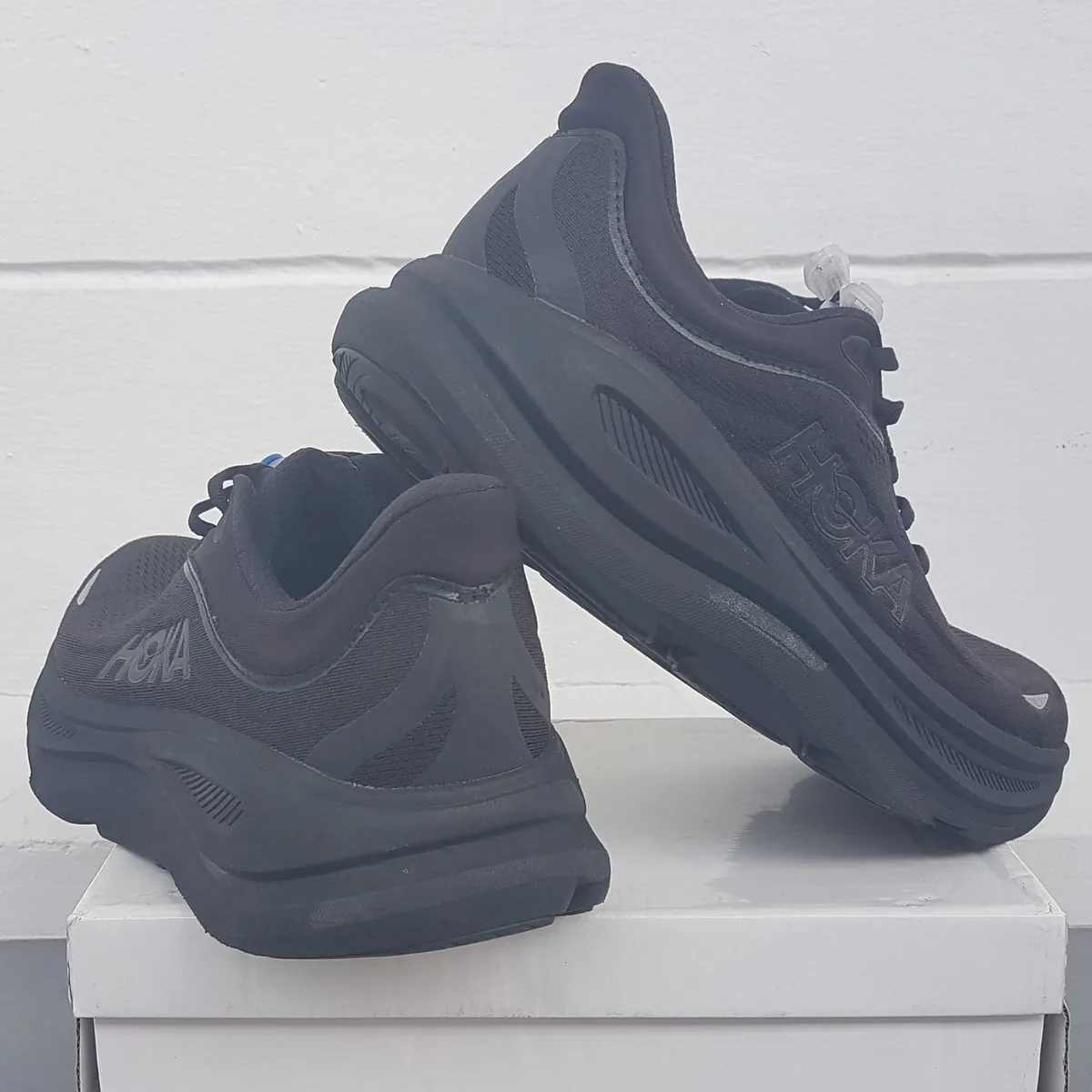 HOKA Original HOKA Running Shoes, BONDI 9 Wide Model, Cool Triple Black Colorway Sneakers, RETAIL $269, Cosmopolitan, HOKA ONE ONE from France, US 9.2E, UK 8.5, EUR 42 2/3, JP 27, Timeless Appeal, Urban Style, Sophistication, Streetwise, Everyday Shoes - Photo 4