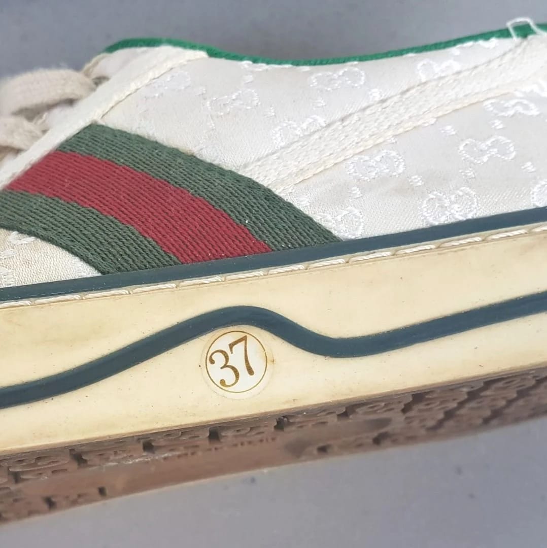 Luxury GUCCI Tennis 1977 Sneakers, made in ITALY, Size 37, Cool GUCCI Monogram, Retro Off-White Low-Cut Shoes, GUCCI Red & Dark Green Colors - Photo 2