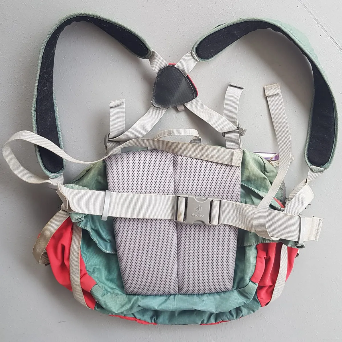DEUTER Original Deuter X-Hippack L Shoulder Bag, Red & Lime Green Model, RETAIL $78, Fanny Pack, Waist Bag, Cool Backpack, X-Shaped Adjustable Shoulder Strap, Waist Buckle, Padded Mesh Back, Cosmopolitan, Travel Pack, Outdoor Gear, Hiking, Trekking, Cycling - Photo 2