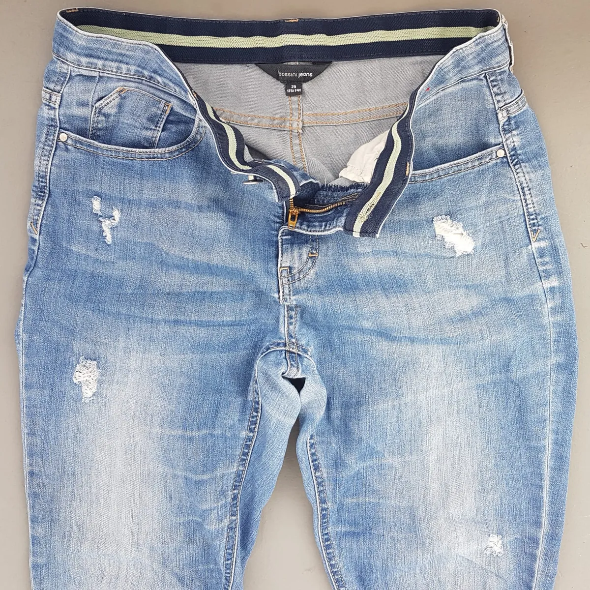Bossini Original BOSSINI Light Washed Denim Jeans, Cosmopolitan, Cool Distressed Bottoms, Bootcut Model, Size 29, Pop Culture, Hip Hop, Rock Star, Cult Street Fashion, Urban Style, Timeless Appeal, Sophistication, Streetwise, Trendy Apparels - Photo 6