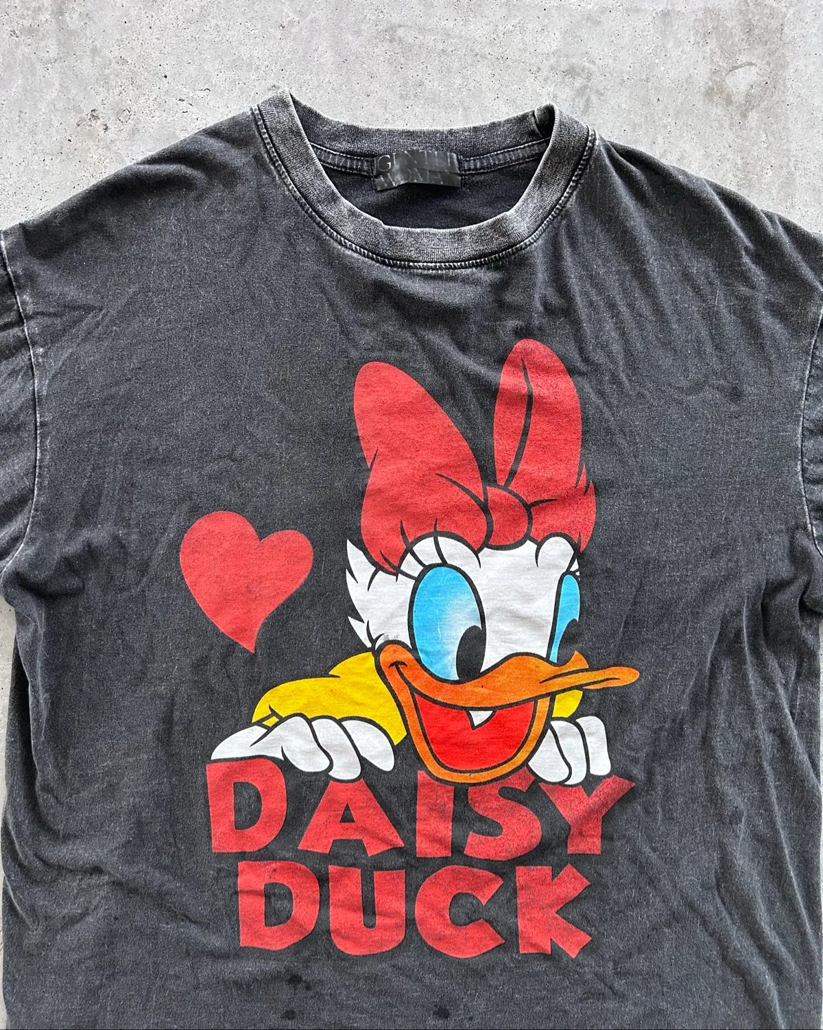 Disney Vintage Daisy Duck Graphic Tee - Photo 4