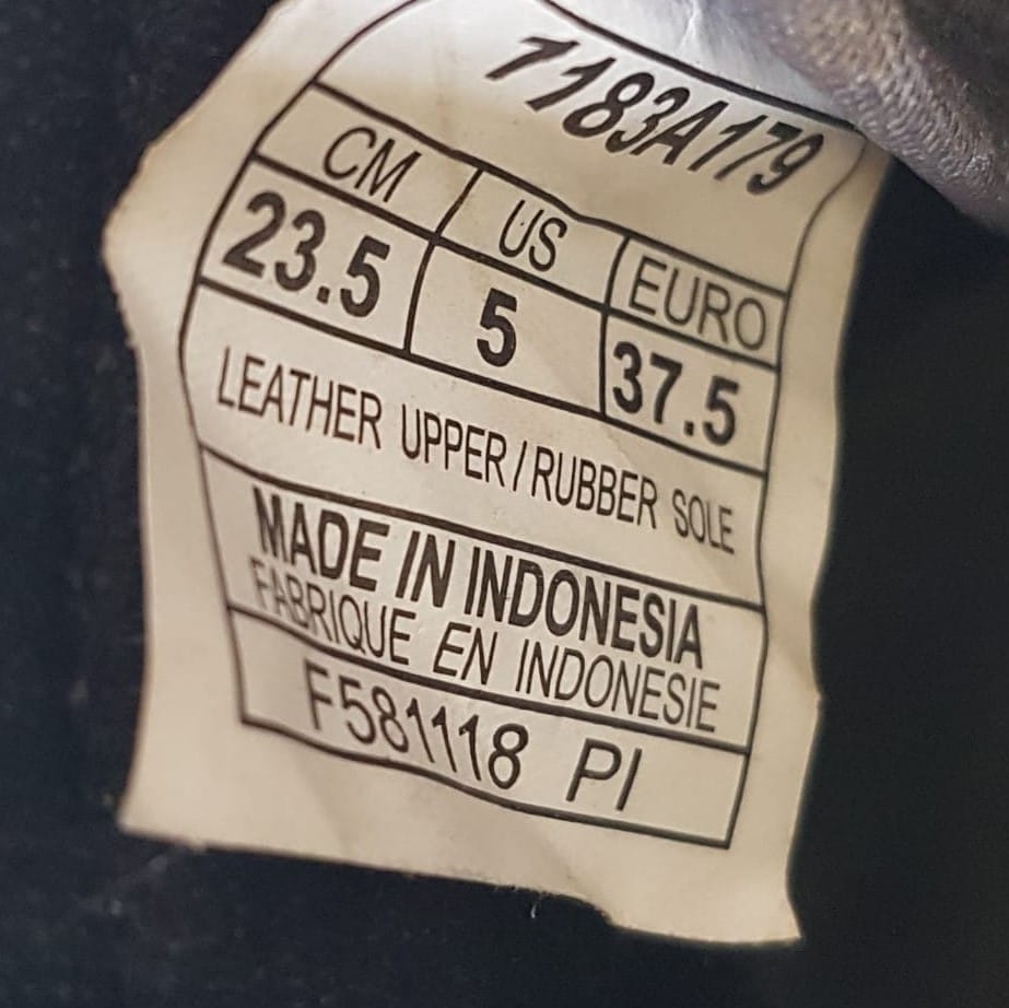 Onitsuka Tiger  Original Onitsuka Tiger GSM Designer Sneakers, US 5, EU 37.5, CM 23.5, Cosmopolitan, JAPAN, Black Leather Shoes, Gray Stripes, Sleek Tennis Model, Streetwise, Sophistication, Inspirational, RETAIL $230, Roadster, Urban Style, Pop Culture, Luxury Lifestyle - Photo 7